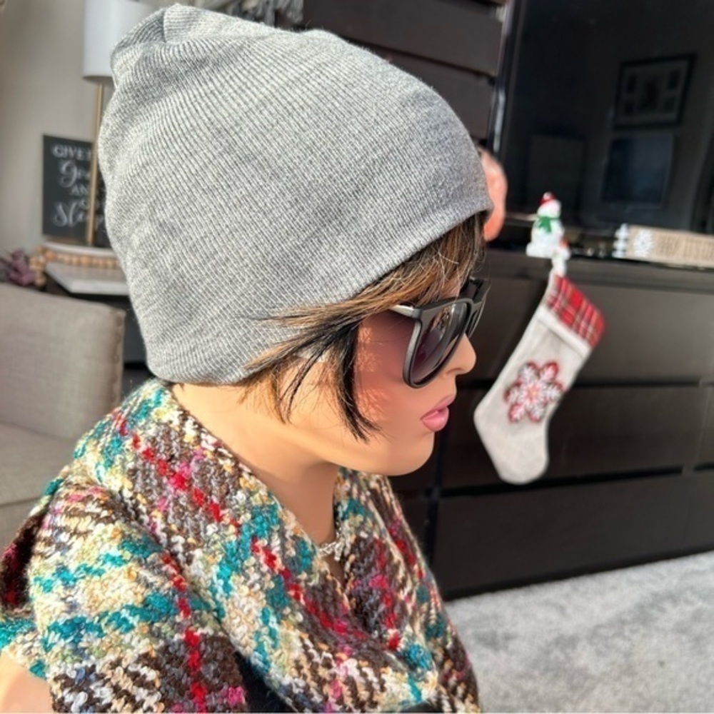 ✨NWOT H&M knit skull fitted hat grey - Picture 2 of 5